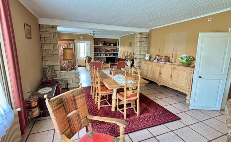 Grande maison de caractère à rénover 246 m² + dépendance 4