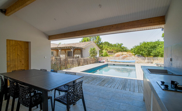 Maison familiale 4 chambres + piscine . Quartier calme à Pissos 2
